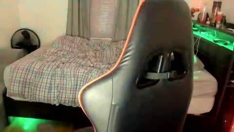 Snapshot of buffsexyman24 chatting on March 2025 03:56:01 AM buffsexyman24 online show from March 2025 03:56:01 AM