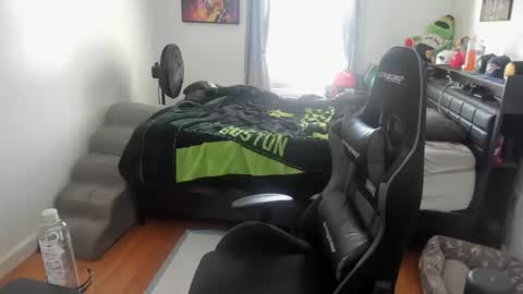 Snapshot of buffsexyman24 chatting on February 2026 02:32:02 PM buffsexyman24 online show from February 2026 02:32:02 PM