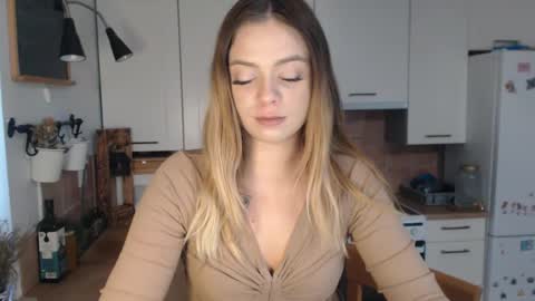 Snapshot of buffyextasy chatting on September 2025 07:13:02 AM Buffy online show from September 2025 07:13:02 AM