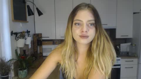 Snapshot of buffyextasy chatting on October 2025 07:28:02 AM Buffy online show from October 2025 07:28:02 AM