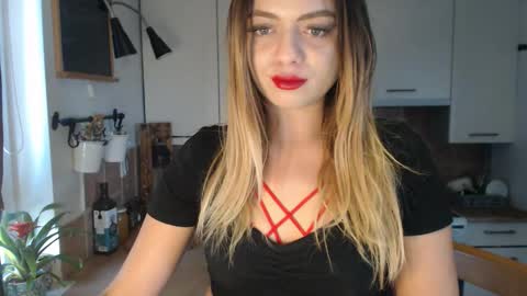 Snapshot of buffyextasy chatting on October 2025 07:25:02 PM Buffy online show from October 2025 07:25:02 PM