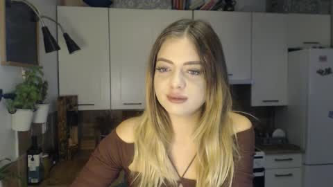 Snapshot of buffyextasy chatting on October 2025 07:45:01 AM Buffy online show from October 2025 07:45:01 AM