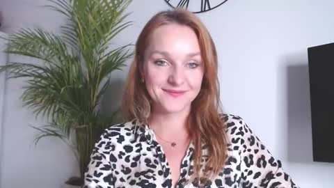 Snapshot of buffyextasy chatting on October 2025 07:49:01 PM Buffy online show from October 2025 07:49:01 PM