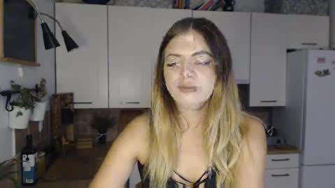 Snapshot of buffyextasy chatting on November 2025 08:57:01 AM Buffy online show from November 2025 08:57:01 AM