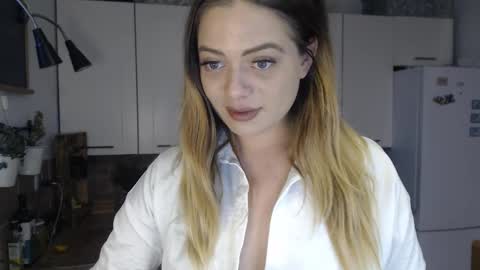 Snapshot of buffyextasy chatting on November 2025 08:04:02 AM Buffy online show from November 2025 08:04:02 AM