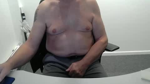 Snapshot of buggemann chatting on September 2025 03:21:01 AM buggemann online show from September 2025 03:21:01 AM