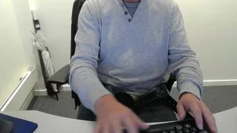 Snapshot of buggemann chatting on October 2025 03:25:03 AM buggemann online show from October 2025 03:25:03 AM