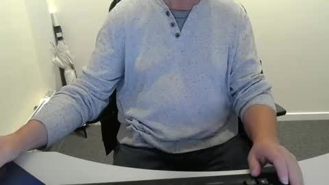 Snapshot of buggemann chatting on October 2025 03:37:01 AM buggemann online show from October 2025 03:37:01 AM