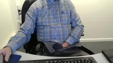 Snapshot of buggemann chatting on November 2025 04:23:02 AM buggemann online show from November 2025 04:23:02 AM