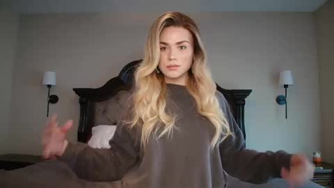Snapshot of buitifulblonde chatting on April 2026 06:42:01 PM buitifulblonde online show from April 2026 06:42:01 PM
