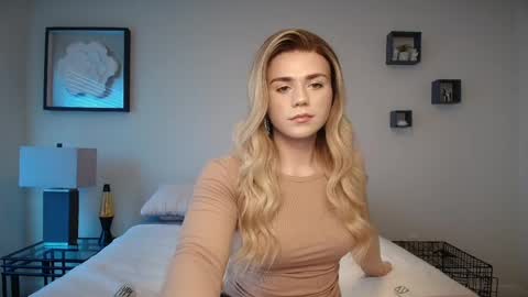 Snapshot of buitifulblonde chatting on April 2026 05:54:02 PM buitifulblonde online show from April 2026 05:54:02 PM