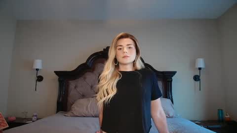 Snapshot of buitifulblonde chatting on May 2026 05:54:02 PM buitifulblonde online show from May 2026 05:54:02 PM