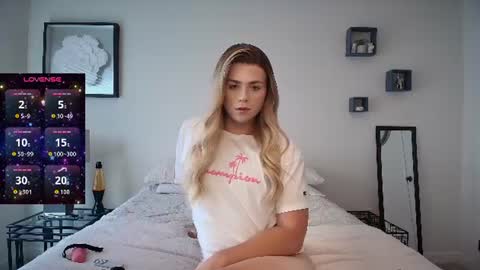 Snapshot of buitifulblonde chatting on June 2026 05:00:01 PM buitifulblonde online show from June 2026 05:00:01 PM