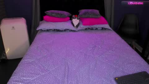 Snapshot of bull_vixen2001 chatting on October 2025 11:17:02 PM Bunny and The Rock online show from October 2025 11:17:02 PM