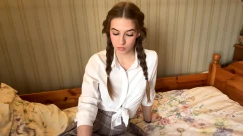 Snapshot of bumblebliss chatting on April 2026 01:37:01 PM Mary online show from April 2026 01:37:01 PM