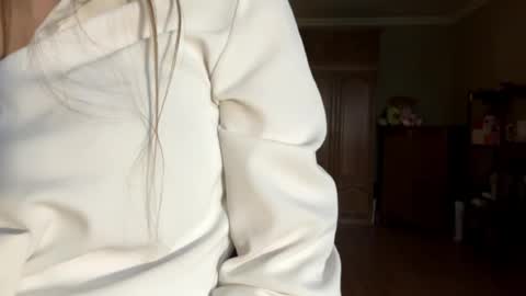 Snapshot of bumblebliss chatting on May 2026 02:01:02 PM Mary online show from May 2026 02:01:02 PM