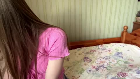 Snapshot of bumblebliss chatting on May 2026 02:01:02 PM Mary online show from May 2026 02:01:02 PM