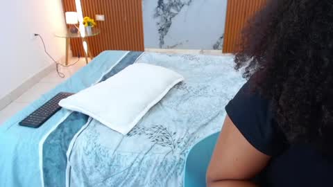 Rossi Hill online show from April 2026 01:41:01 PM