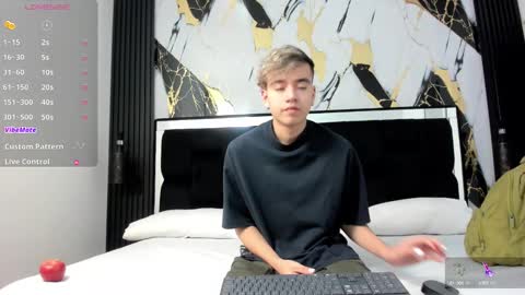 Snapshot of bunny_maxxi chatting on December 2024 12:36:01 PM bunny online show from December 2024 12:36:01 PM