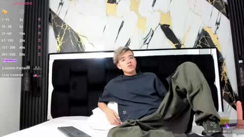 Snapshot of bunny_maxxi chatting on December 2024 03:43:01 PM bunny online show from December 2024 03:43:01 PM