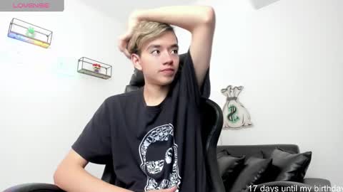 Snapshot of bunny_maxxi chatting on January 2025 12:30:01 PM bunny online show from January 2025 12:30:01 PM