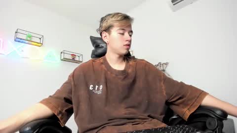 Snapshot of bunny_maxxi chatting on January 2025 12:39:02 PM bunny online show from January 2025 12:39:02 PM