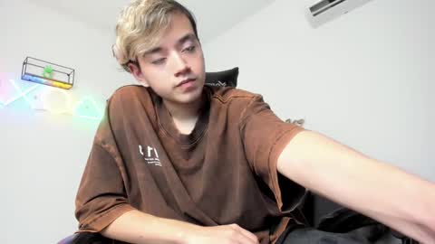 Snapshot of bunny_maxxi chatting on January 2025 03:43:01 PM bunny online show from January 2025 03:43:01 PM