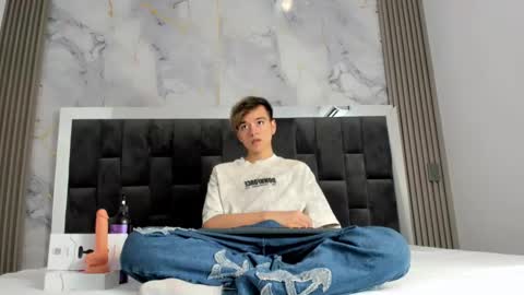 Snapshot of bunny_maxxi chatting on March 2025 02:02:02 PM bunny online show from March 2025 02:02:02 PM