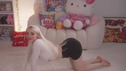 Snapshot of bunnydollstella chatting on January 2025 11:31:01 PM Stella online show from January 2025 11:31:01 PM