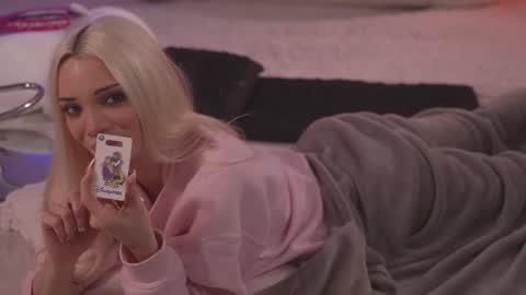 Snapshot of bunnydollstella chatting on March 2025 01:04:02 AM Stella online show from March 2025 01:04:02 AM