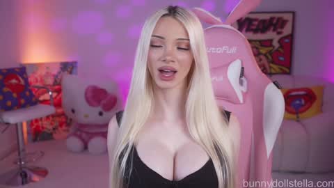 Snapshot of bunnydollstella chatting on November 2025 01:04:01 AM Stella online show from November 2025 01:04:01 AM