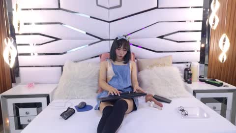 Bunny online show from December 2025 07:52:01 PM