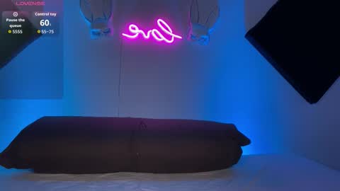 Snapshot of bunnysparamours chatting on October 2025 02:12:02 AM MARY BUNNY online show from October 2025 02:12:02 AM