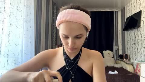 Snapshot of bunnytrussel chatting on May 2026 10:20:01 AM Bella online show from May 2026 10:20:01 AM