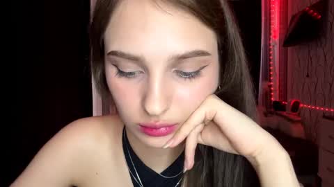 Snapshot of bunnytrussel chatting on May 2026 02:45:01 PM Bella online show from May 2026 02:45:01 PM
