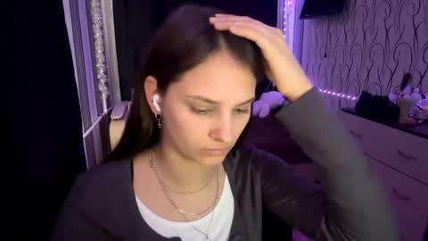 Snapshot of bunnytrussel chatting on May 2026 01:32:02 PM Bella online show from May 2026 01:32:02 PM