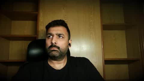 Snapshot of burlymonster chatting on November 2025 05:52:01 AM Hairy Arabian online show from November 2025 05:52:01 AM