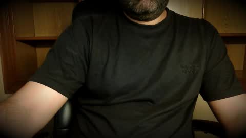 Snapshot of burlymonster chatting on November 2025 04:11:01 AM Hairy Arabian online show from November 2025 04:11:01 AM