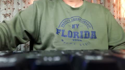 Snapshot of burlymonster chatting on January 2026 10:18:02 AM Hairy Arabian online show from January 2026 10:18:02 AM