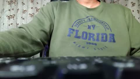 Snapshot of burlymonster chatting on January 2026 06:09:01 PM Hairy Arabian online show from January 2026 06:09:01 PM