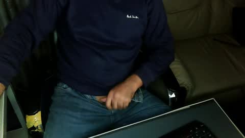 Snapshot of burlymonster chatting on April 2026 05:59:01 AM Hairy Arabian online show from April 2026 05:59:01 AM