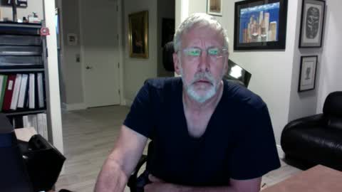 Snapshot of bustinout99 chatting on January 2025 12:40:01 PM afternoon wood online show from January 2025 12:40:01 PM