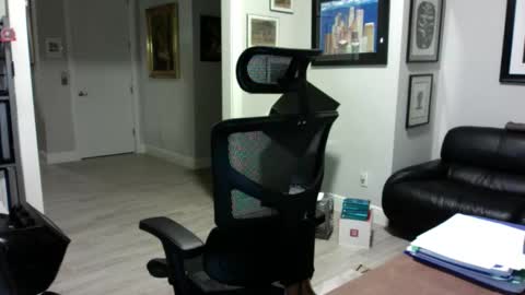 Snapshot of bustinout99 chatting on February 2025 01:48:02 AM afternoon wood online show from February 2025 01:48:02 AM