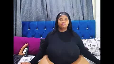 Snapshot of bustybmwx chatting on November 2025 12:10:01 AM bustybmwx online show from November 2025 12:10:01 AM