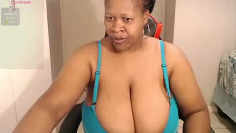 Snapshot of bustylisa85 chatting on December 2024 03:13:02 AM lisa online show from December 2024 03:13:02 AM