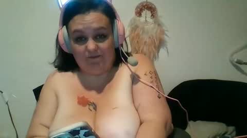 bustymilf94 online show from February 2026 09:09:02 PM
