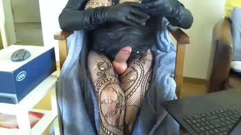 Snapshot of buzzi2 chatting on December 2025 11:05:01 AM sophie online show from December 2025 11:05:01 AM