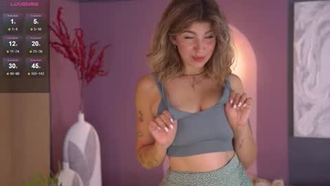 Kira online show from September 2025 03:14:01 PM