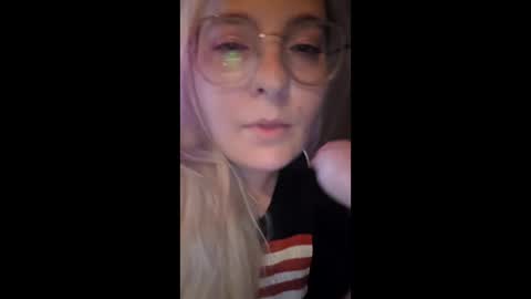 Snapshot of c0ck_queen chatting on June 2026 03:26:02 AM Momuknow online show from June 2026 03:26:02 AM