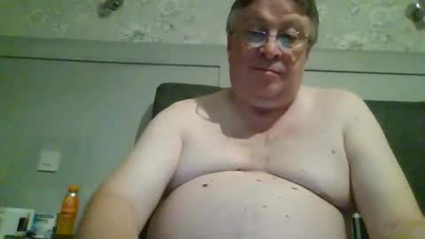 Snapshot of caerphillyphil chatting on October 2025 11:27:01 PM caerphillyphil online show from October 2025 11:27:01 PM